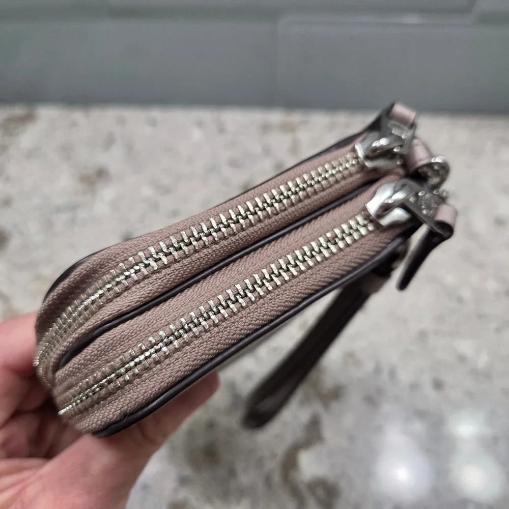 Coach Double Zip Wristlet Wallet‎ Beige Leather New York Signature